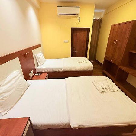 Shivam Hotel Varanasi - Near Kashi Vishwanath Temple With Parking And Lift Exteriér fotografie