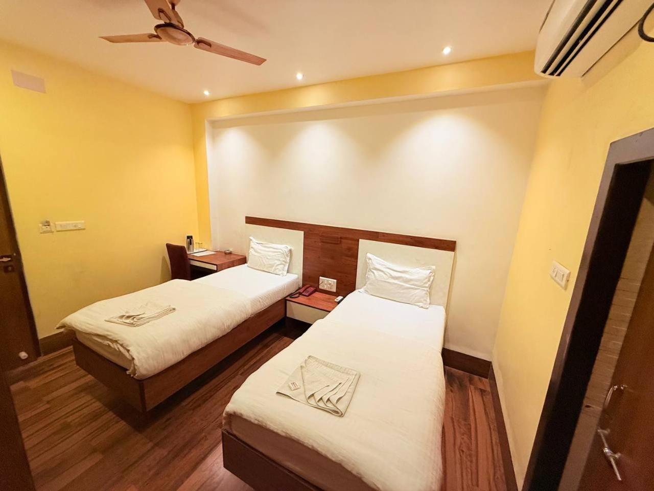 Shivam Hotel Varanasi - Near Kashi Vishwanath Temple With Parking And Lift Exteriér fotografie
