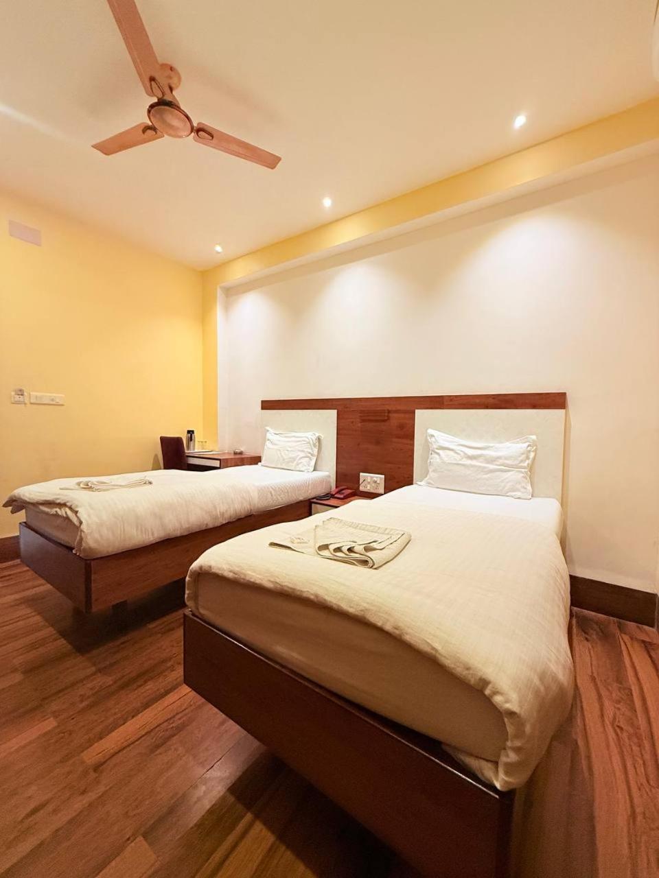 Shivam Hotel Varanasi - Near Kashi Vishwanath Temple With Parking And Lift Exteriér fotografie